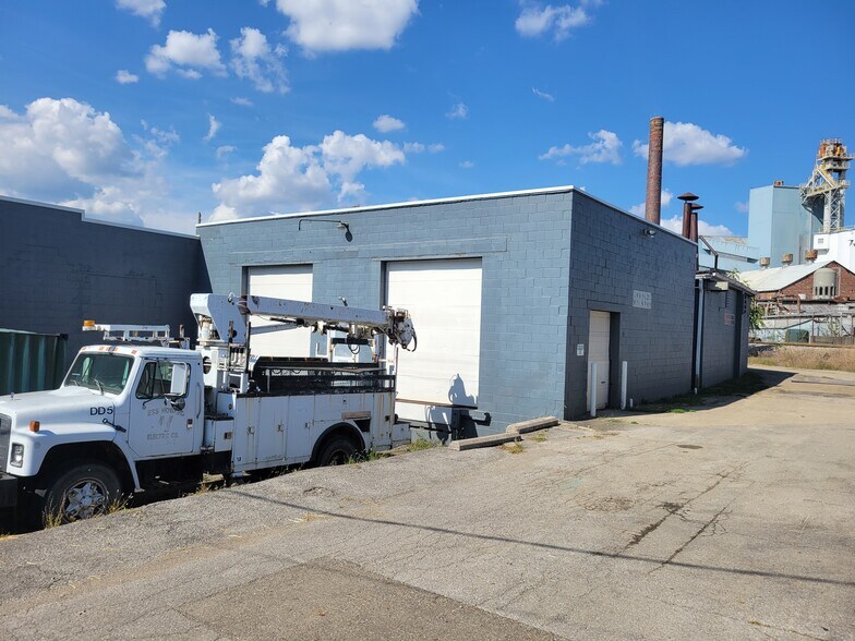 More Photos Of 1117 W Mulberry St, Lancaster Manufacturing For Sale