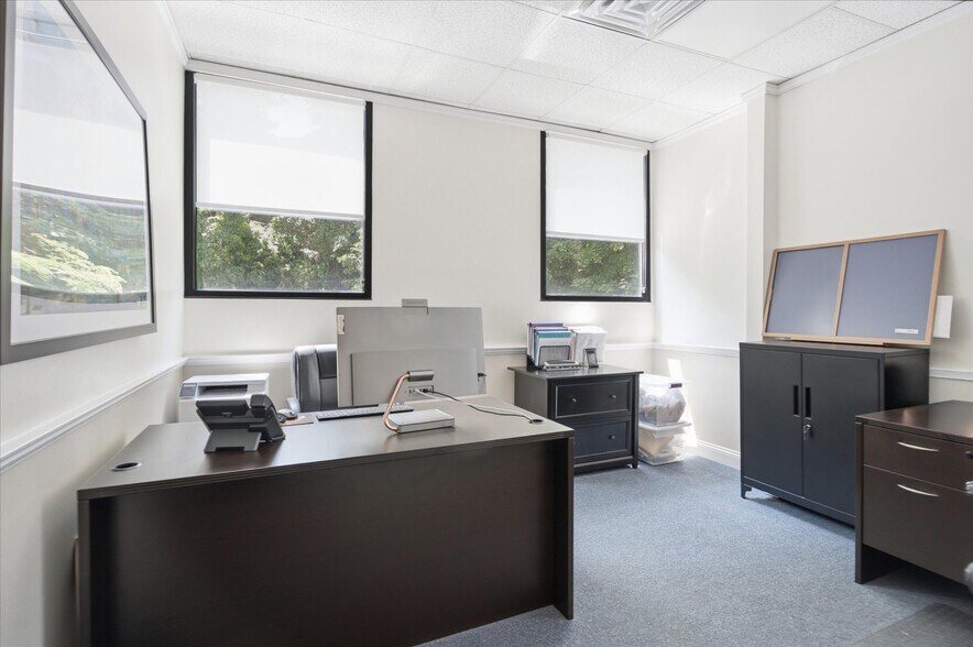 More Photos Of 1038 West Jericho Tpke, Smithtown Office For Sale
