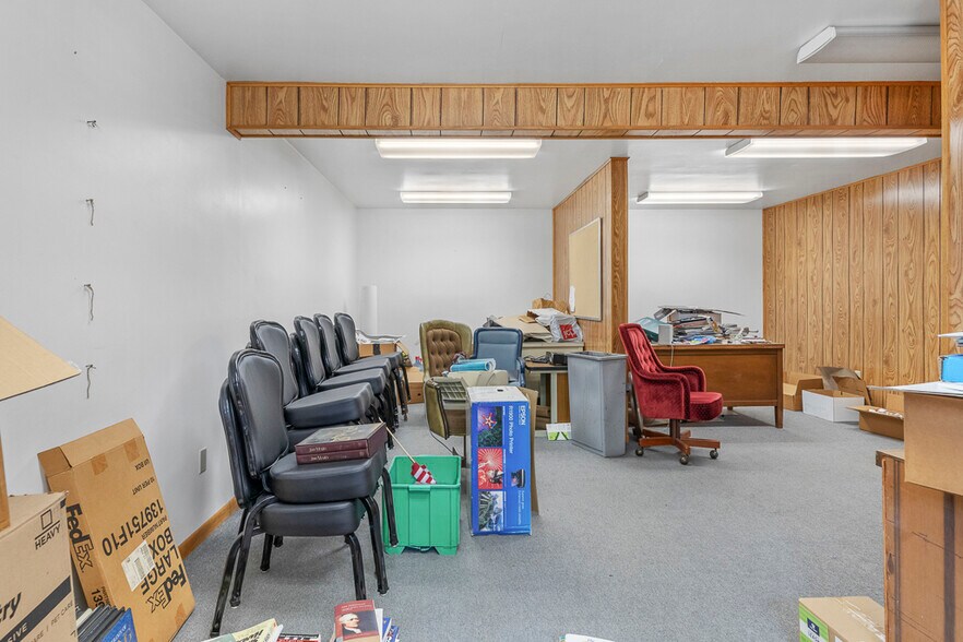 More Photos Of 14924 Beloit Snodes Rd, Beloit Manufacturing For Lease