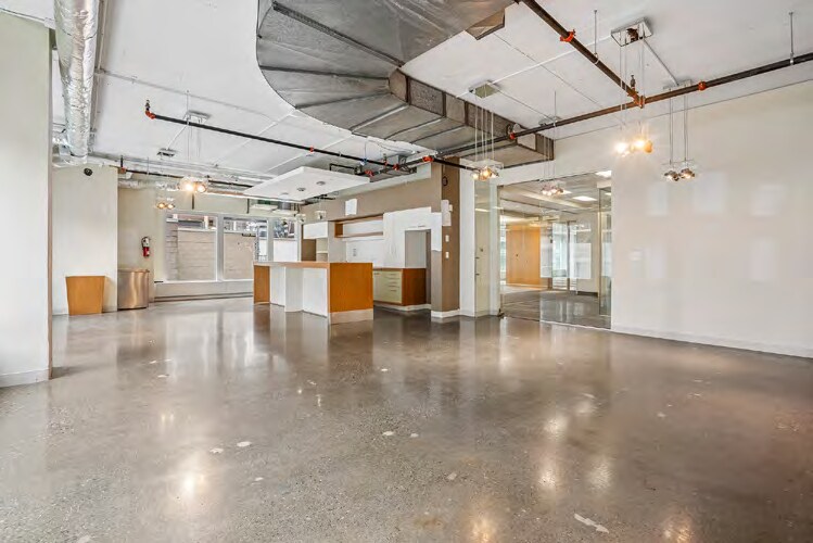 More Photos Of 60 Bloor St W, Toronto Office For Lease