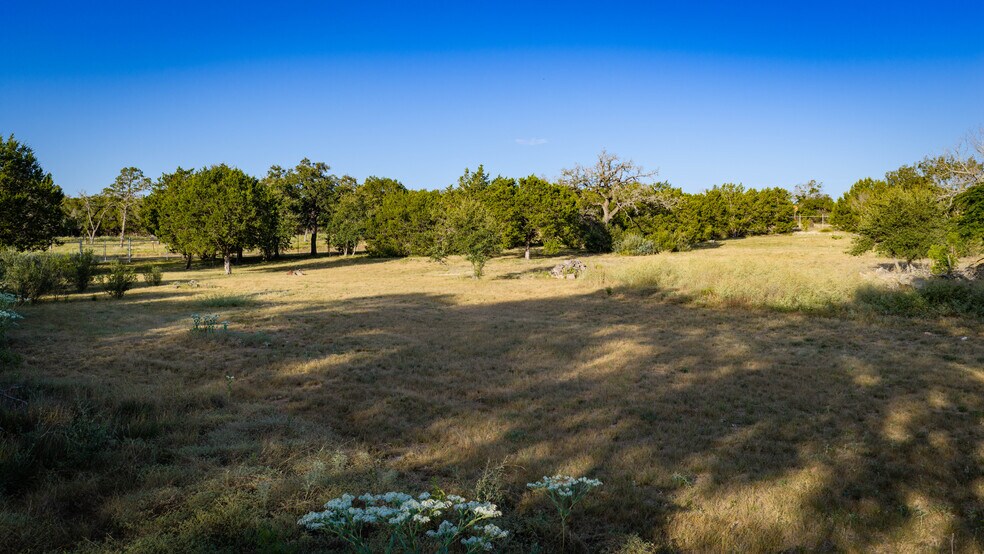 More Photos Of 3 Holiday Rd, Comfort Land For Lease