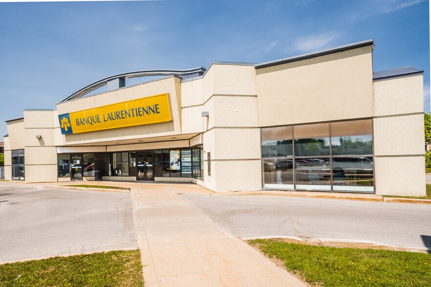 More Photos Of 1895 Boul René-Laennec, Laval General Retail For Lease