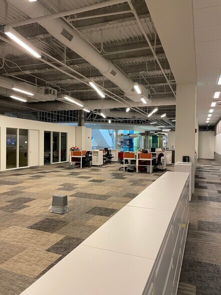 More Photos Of 49 W Maryland St, Indianapolis General Retail For Lease
