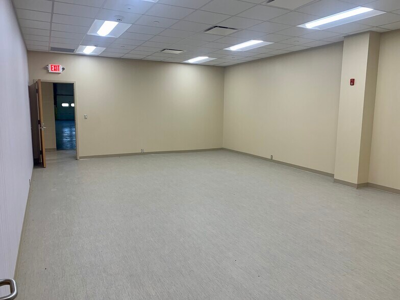 More Photos Of 910 Progress Dr, Richmond Industrial For Lease