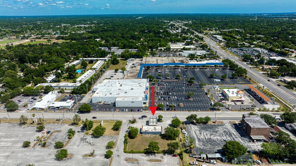 More Photos Of 1027 Mason Ave, Daytona Beach General Retail For Sale