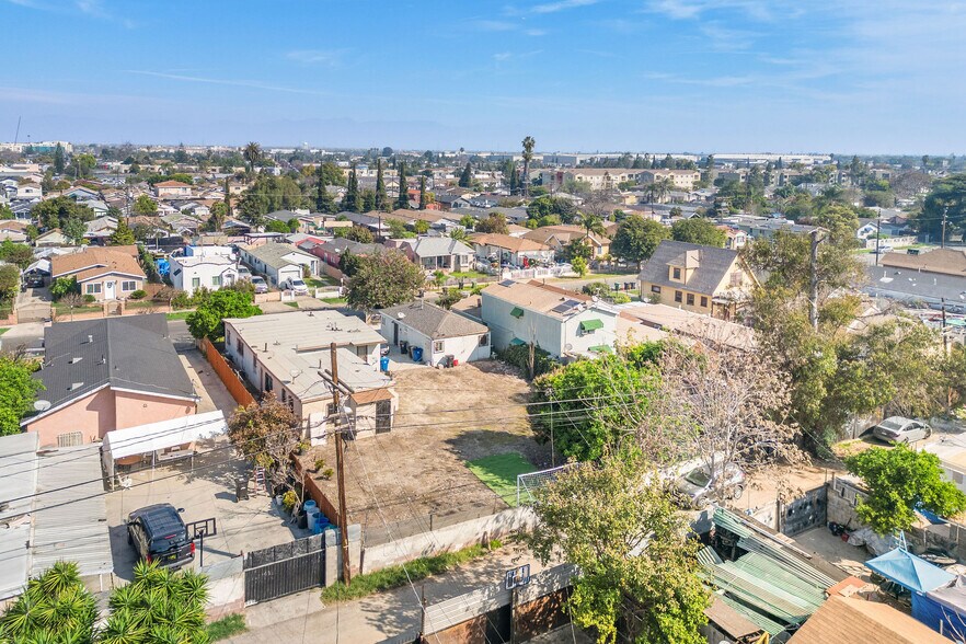 More Photos Of 2104 E 113th St, Los Angeles Multifamily For Sale