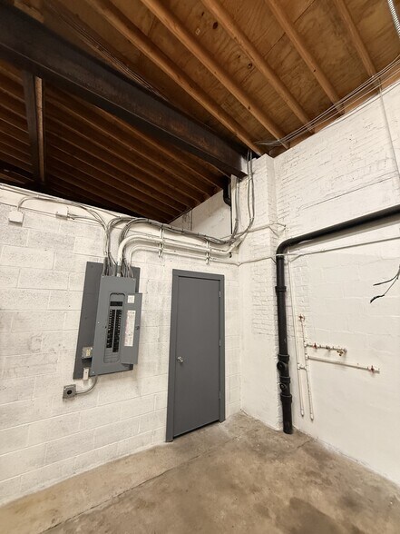 More Photos Of 4547-4549 E Thompson St, Philadelphia General Retail For Lease