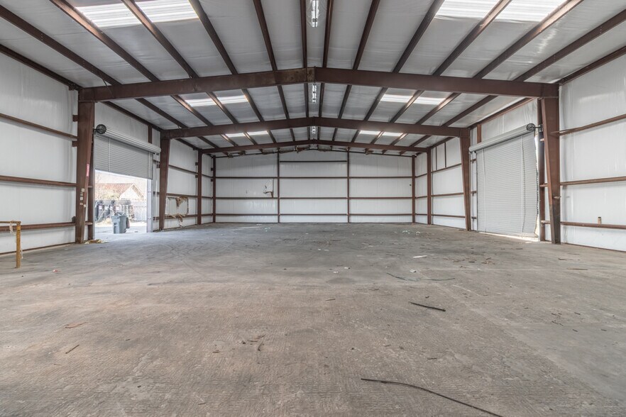 More Photos Of 7904 Irvington Blvd, Houston Warehouse For Sale