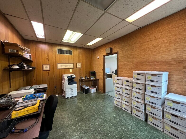 More Photos Of 810 Noblestown Rd, Carnegie Office For Sale