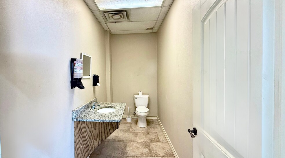 More Photos Of 4617 S County Rd 1210 rd, Midland Warehouse For Lease