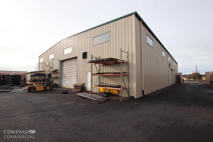 More Photos Of 63360 Powell Butte Hwy, Bend Warehouse For Lease