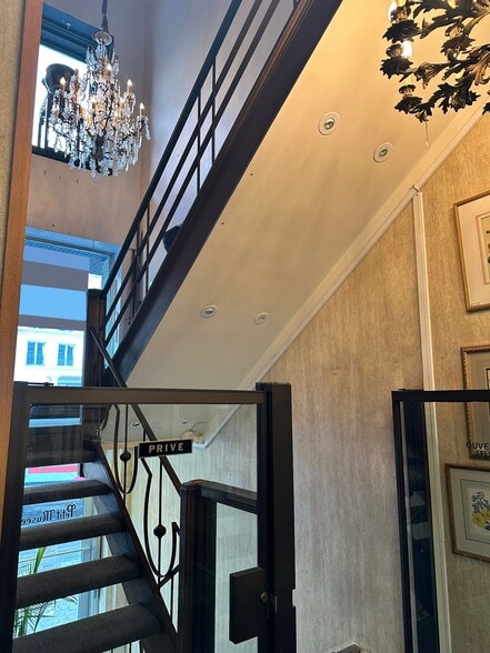 More Photos Of 1494 Rue Sherbrooke O, Montréal Storefront Retail Office For Sale