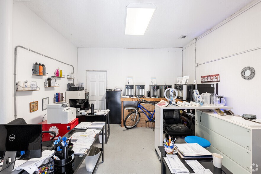 More Photos Of 249 S Federal Hwy, Dania Storefront Retail Office For Sale