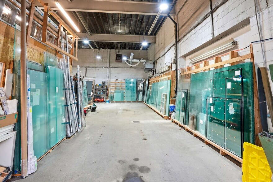 More Photos Of 1237-1255 Cousineau St, Ottawa Service For Sale