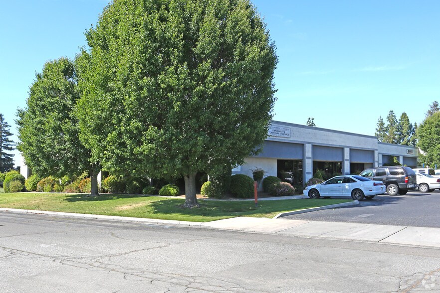 More Photos Of 2590 N Grove Industrial Dr, Fresno Unknown For Lease