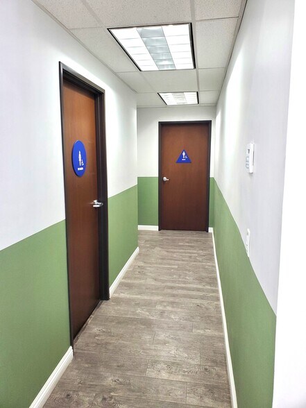 More Photos Of 14211 Beach Blvd, Westminster Freestanding For Lease