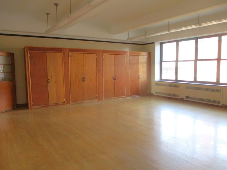 More Photos Of 237 Jerome St, Brooklyn Schools For Lease