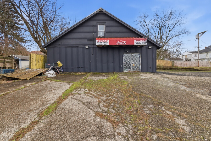 More Photos Of 233 Lexington Ave, Mansfield Convenience Store For Sale