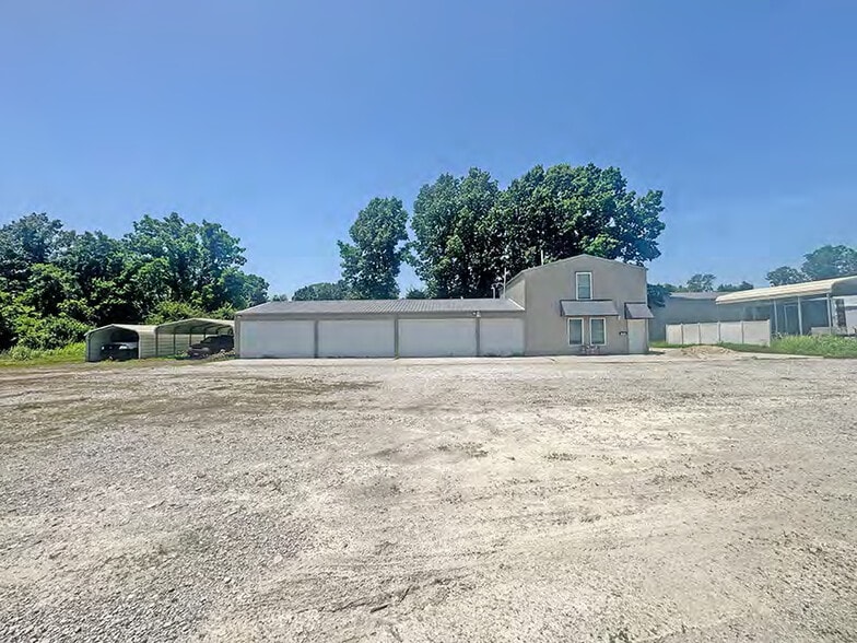 More Photos Of 1958 Llewellyn Rd, Belleville Flex For Sale