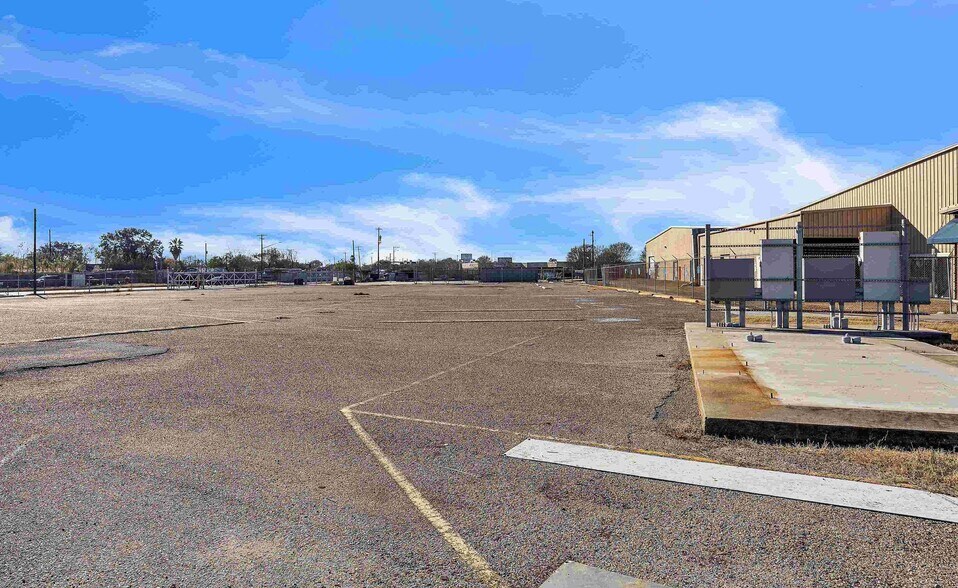 More Photos Of 4242 Baldwin Blvd, Corpus Christi Manufacturing For Lease