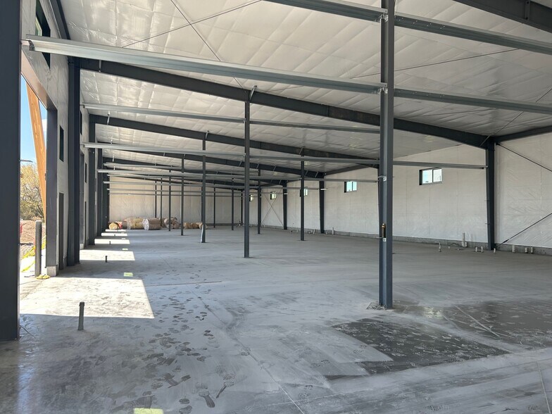 More Photos Of 4962 3300 w, Rexburg Light Distribution For Lease