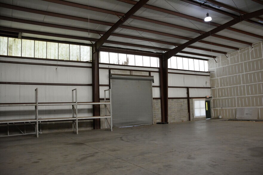 More Photos Of 4329 W Pensacola St, Tallahassee Warehouse For Lease