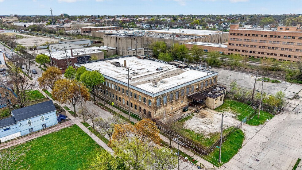 More Photos Of 3000 W Clarke St, Milwaukee Warehouse For Sale