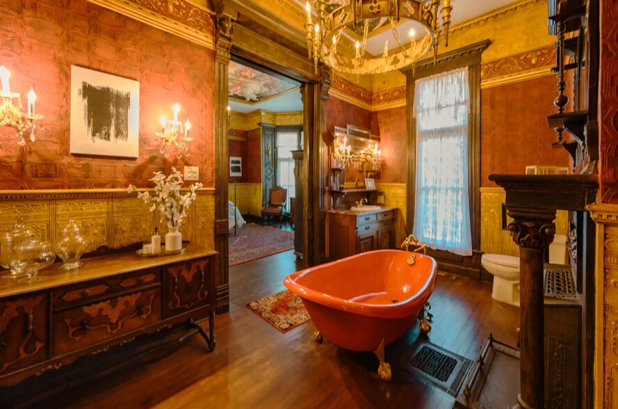 More Photos Of 310 Ball Park Loop, Denison Hospitality For Sale
