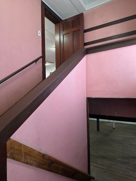 More Photos Of 103 Pearl St, Thornburg Specialty For Sale