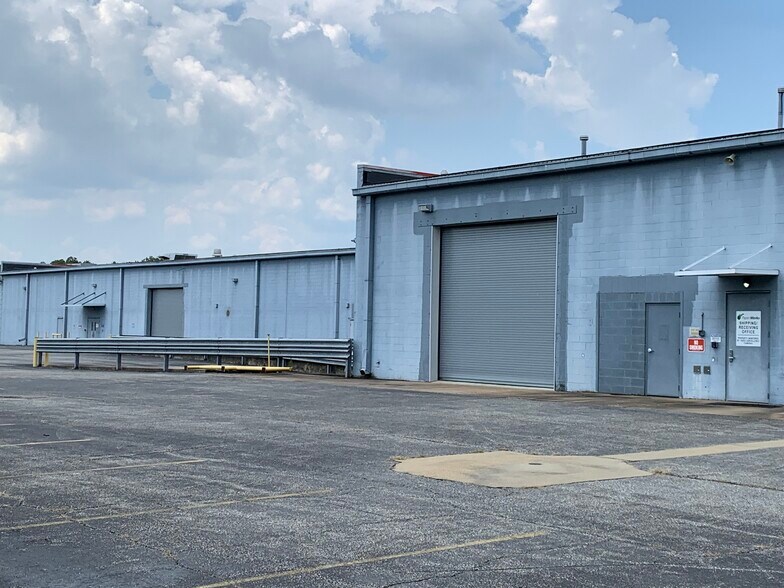 More Photos Of 2800 S MacArthur Dr, Alexandria Light Distribution For Lease