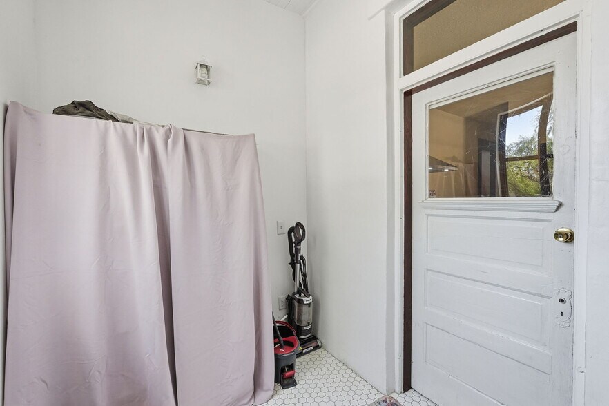 More Photos Of 1004 N 6th Ave, Tucson Office For Sale