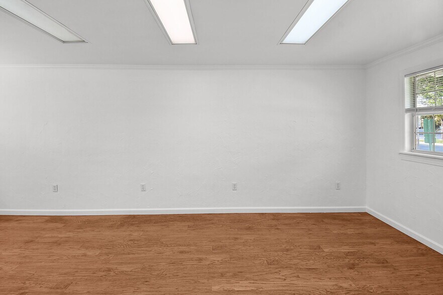 More Photos Of 300 SE Detroit Ave, Stuart Office For Sale