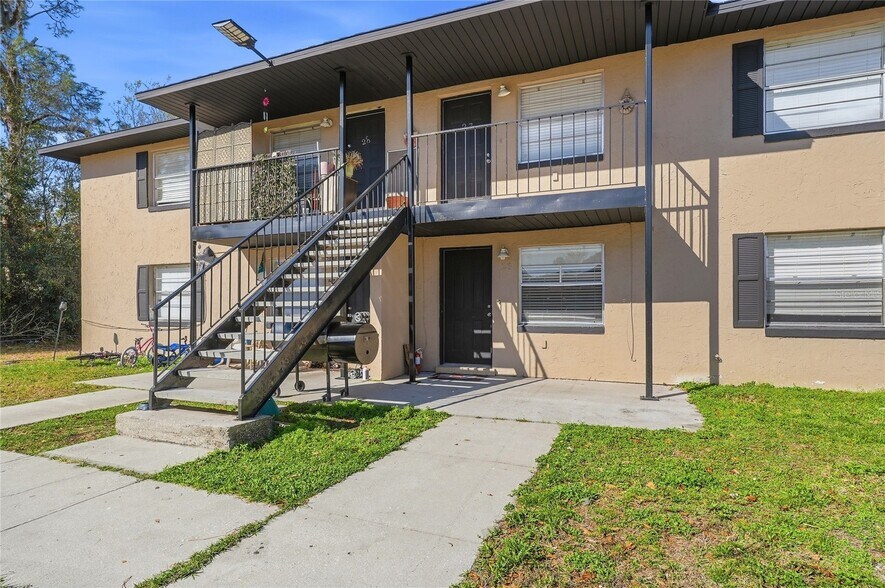 More Photos Of 2300 W Cannon Ter NW, Winter Haven Apartments For Sale
