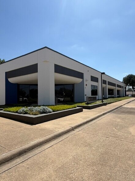 More Photos Of 1220 E Campbell Rd E, Richardson Unknown For Lease