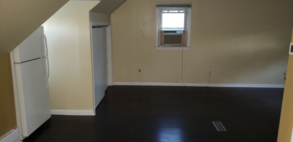 More Photos Of 1303 Veterans Hwy, Bristol Office For Sale