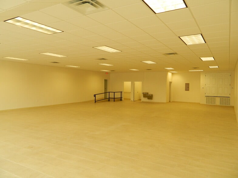 More Photos Of 105 W Veterans Memorial Blvd, Killeen Auto Repair For Lease