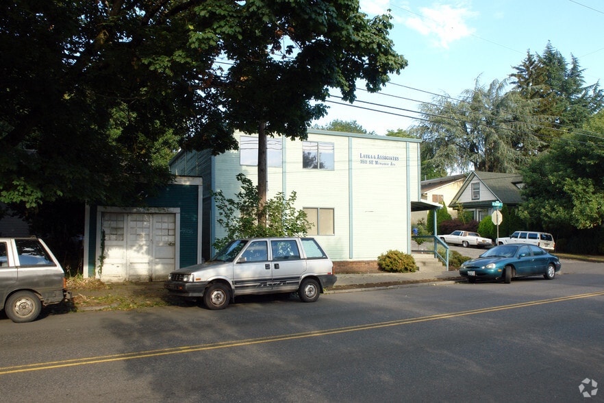 More Photos Of 3501-3511 SE Milwaukie Ave, Portland Office For Sale
