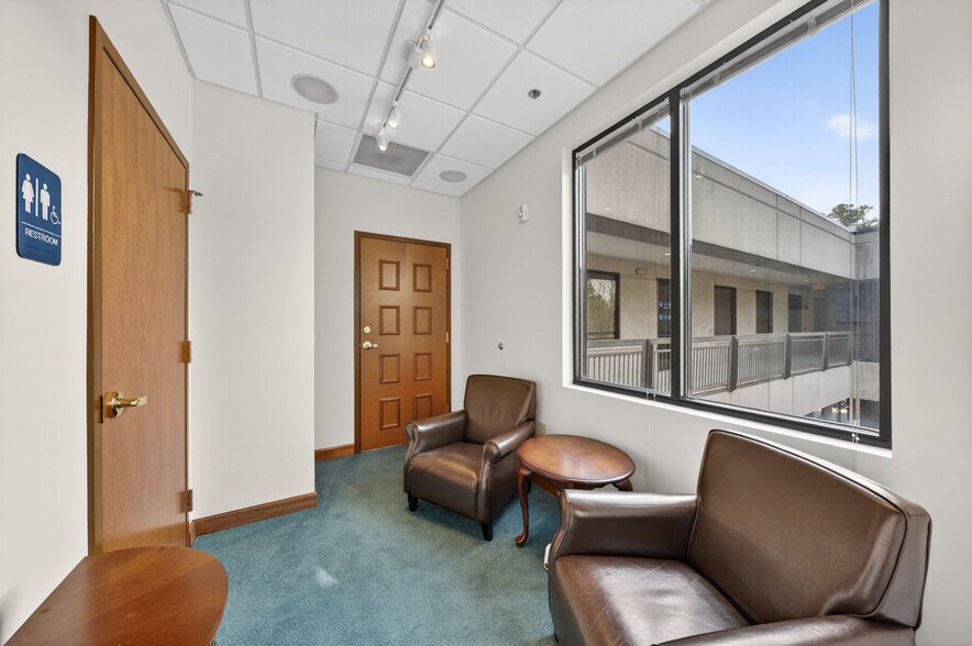 More Photos Of 329 Providence Rd, Chapel Hill Office For Sale