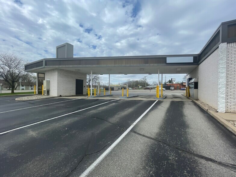 More Photos Of 3354 Lake City Hwy, Warsaw Bank For Lease