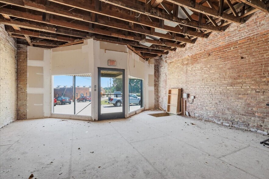 More Photos Of 110 E Broadway St, Lenoir City Storefront Retail Office For Sale