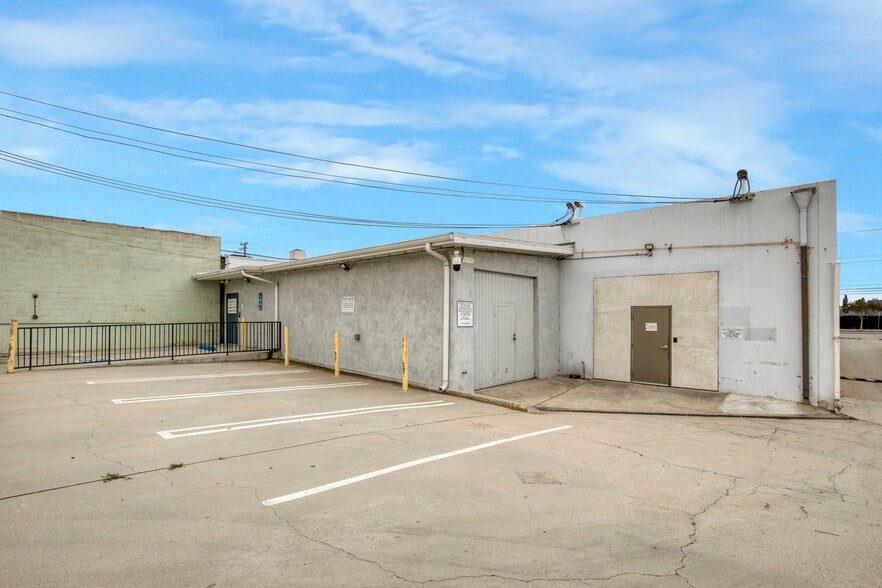 More Photos Of 3401 Winona Ave, Burbank Warehouse For Sale