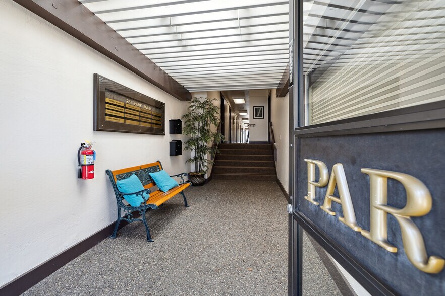 More Photos Of 251 Park Rd, Burlingame Loft Creative Space For Lease