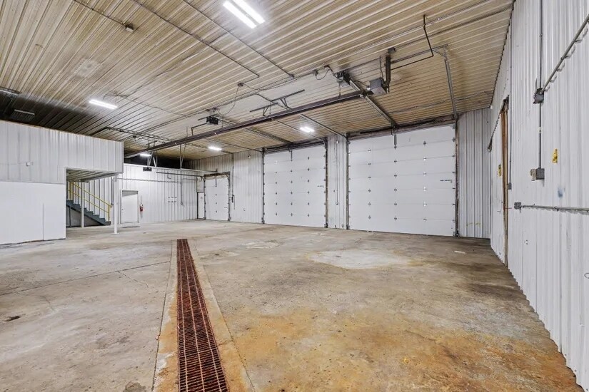 More Photos Of 206 E Park Dr, Kalkaska Warehouse For Sale
