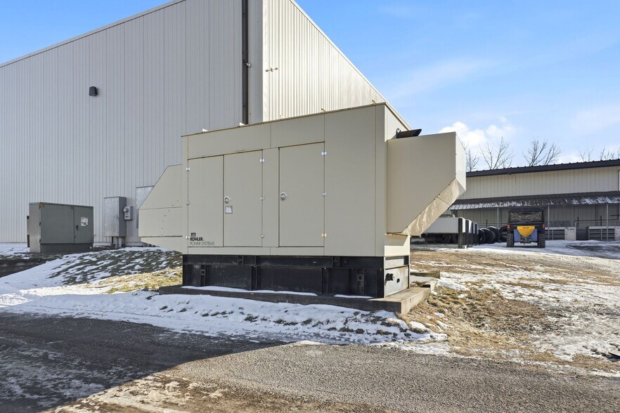 More Photos Of 8201 NE Hickory St, Minneapolis Truck Terminal For Sale