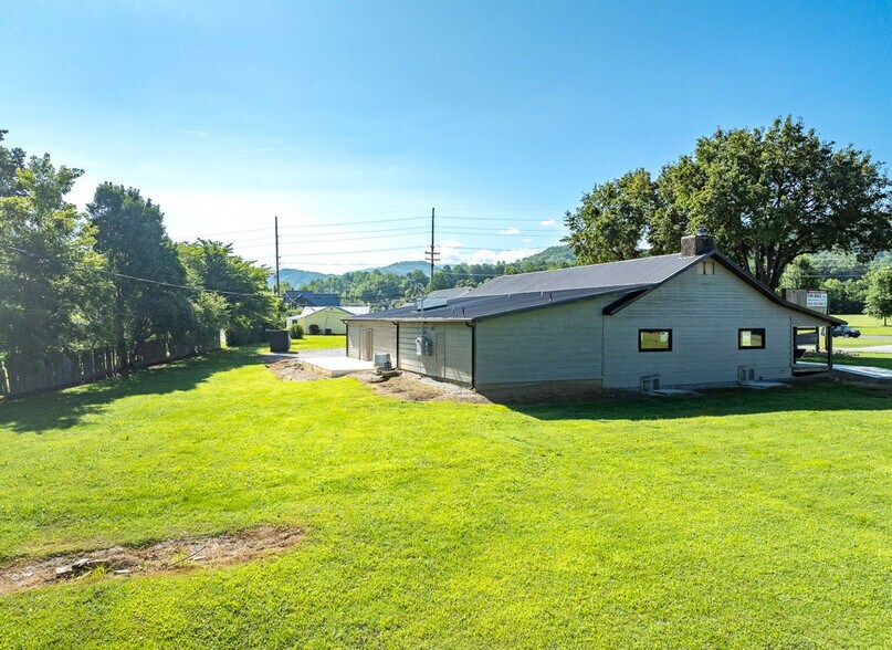 More Photos Of 8123 E Lamar Alexander Pky, Townsend Restaurant For Sale