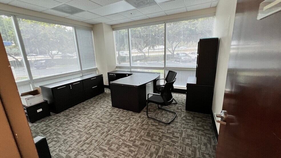 More Photos Of 1571 Sawgrass Corporate Pky, Sunrise Office For Lease