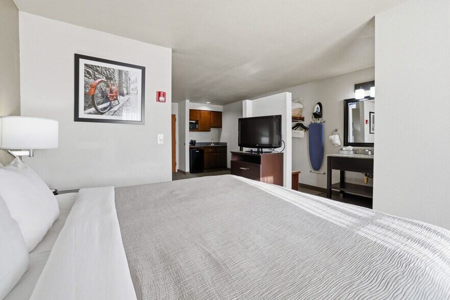 More Photos Of 1575 S Meridian Rd, Meridian Hotel For Sale