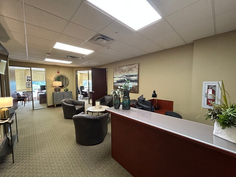 More Photos Of 4755 Lake Forest Dr, Blue Ash Office For Lease