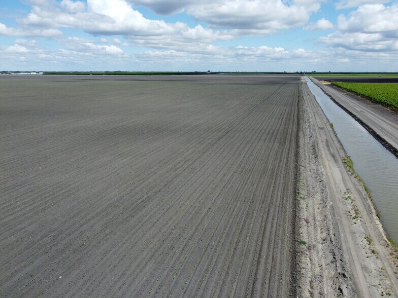 More Photos Of NWC of W. Springfield & S. El Dorado Aves., San Joaquin Land For Sale