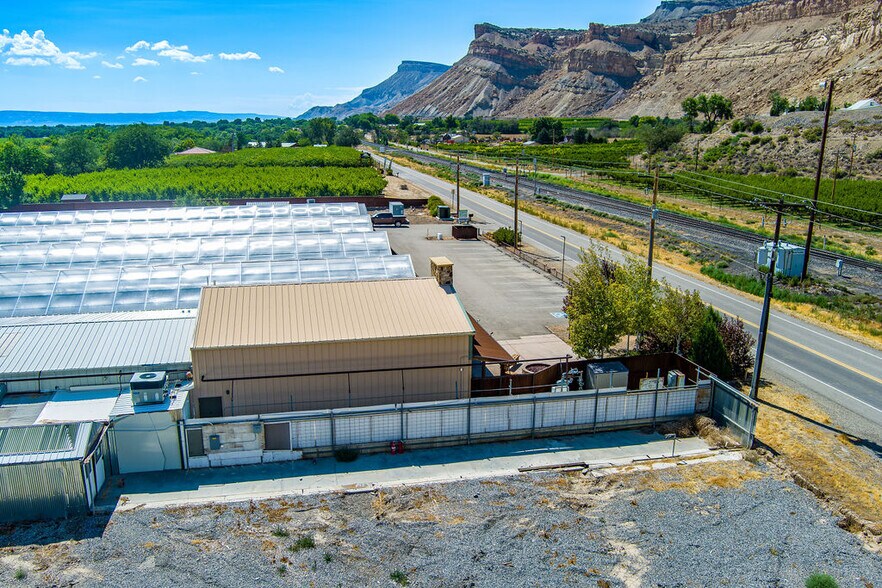 More Photos Of 1043 N River Rd, Palisade Freestanding For Sale
